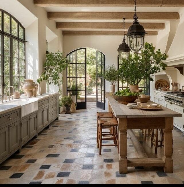 Cuisine élégante à Aix-en-Provence au style provençal moderne et finitions contemporaines