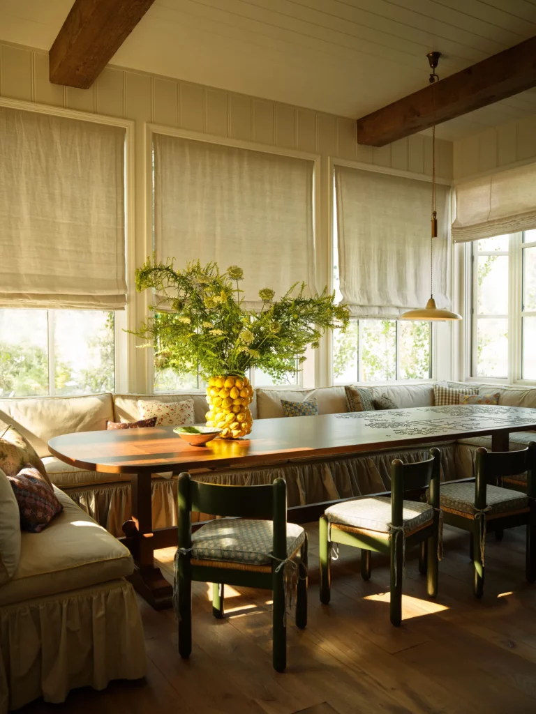 séjour - coin repas de la maison de montagne de kendall jenner