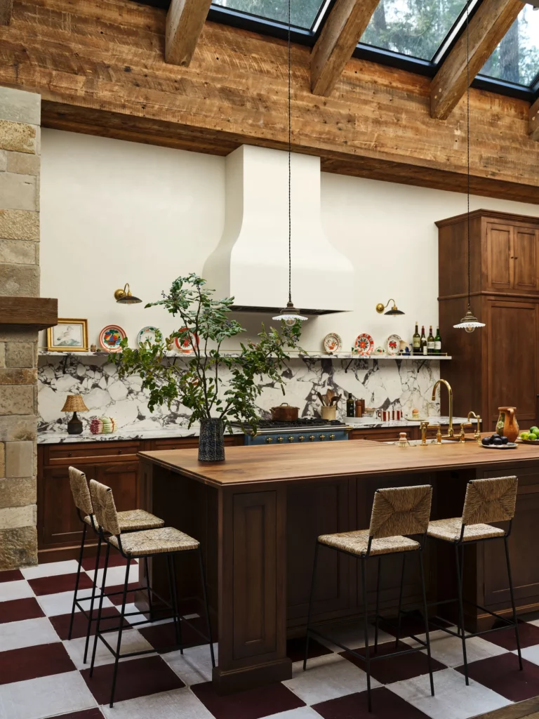 autre vue sur la cuisine de la maison de montagne de kendall jenner