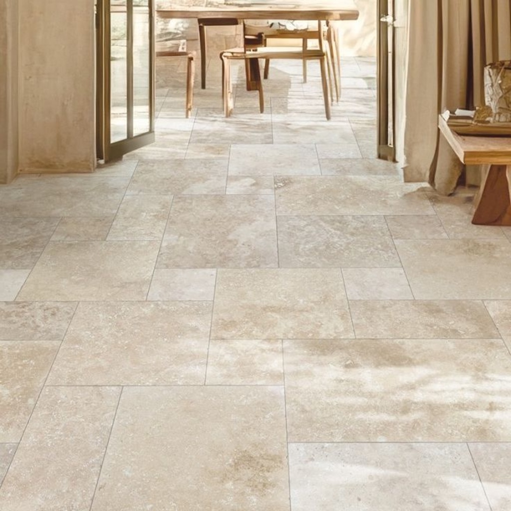 Pierre de Bourgogne et chauffage au sol: l’élégance minérale au service du confort moderne