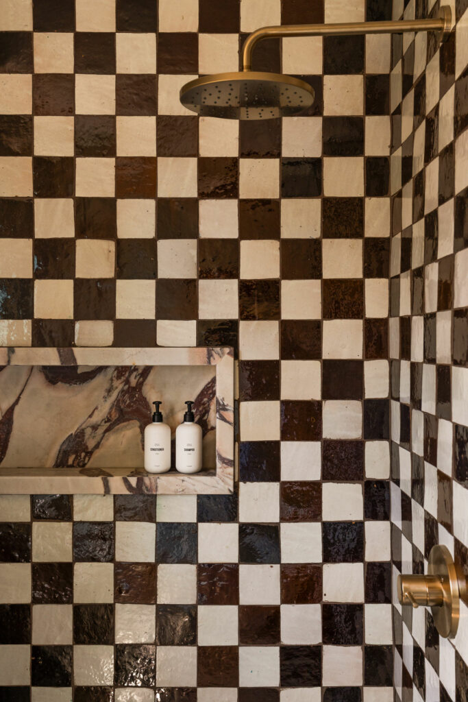 zellige marocain bordeaux coupe carrée maison olympia interior design aix en provence 