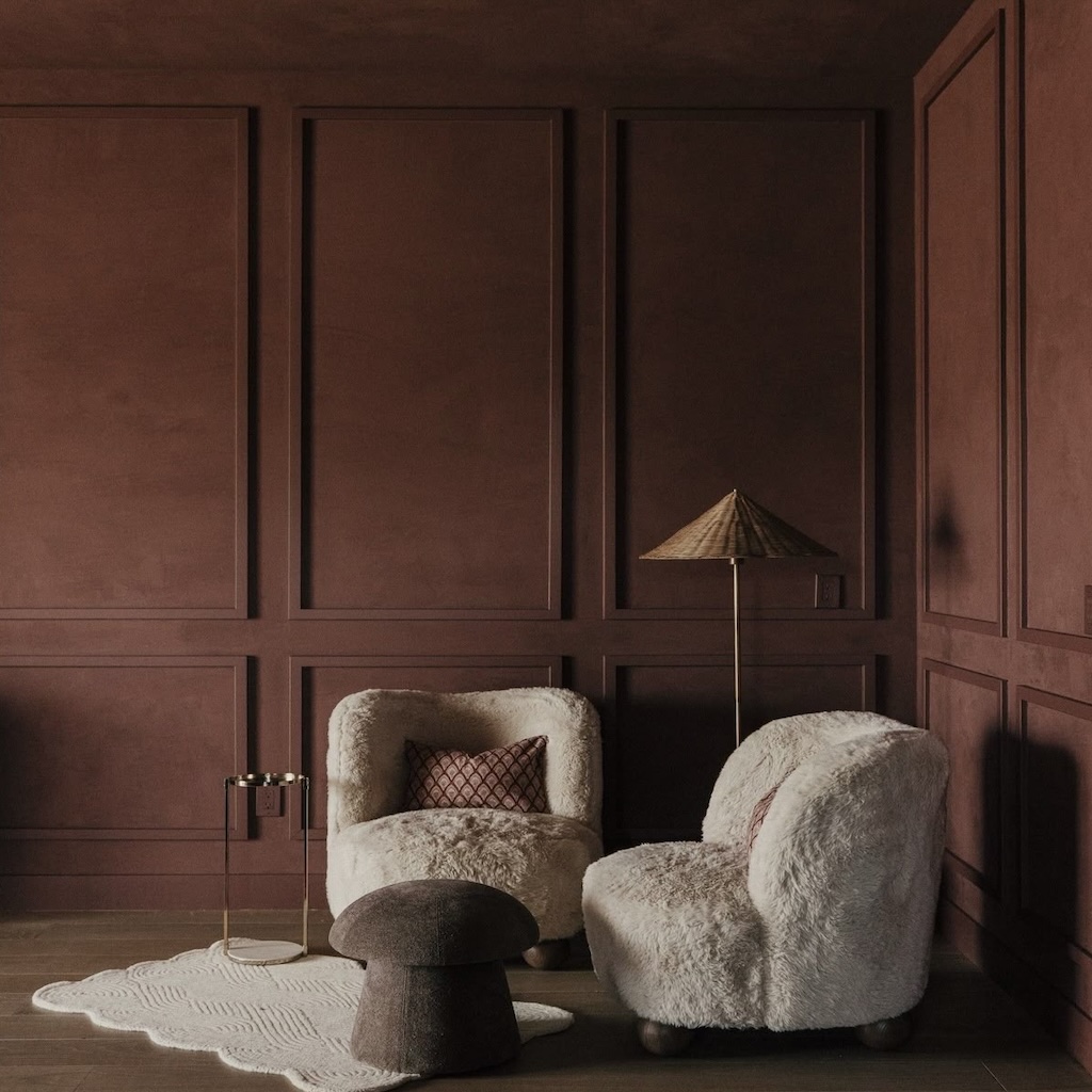 Plafond coloré ou blanc: lequel choisir pour un intérieur chic (sans se tromper)