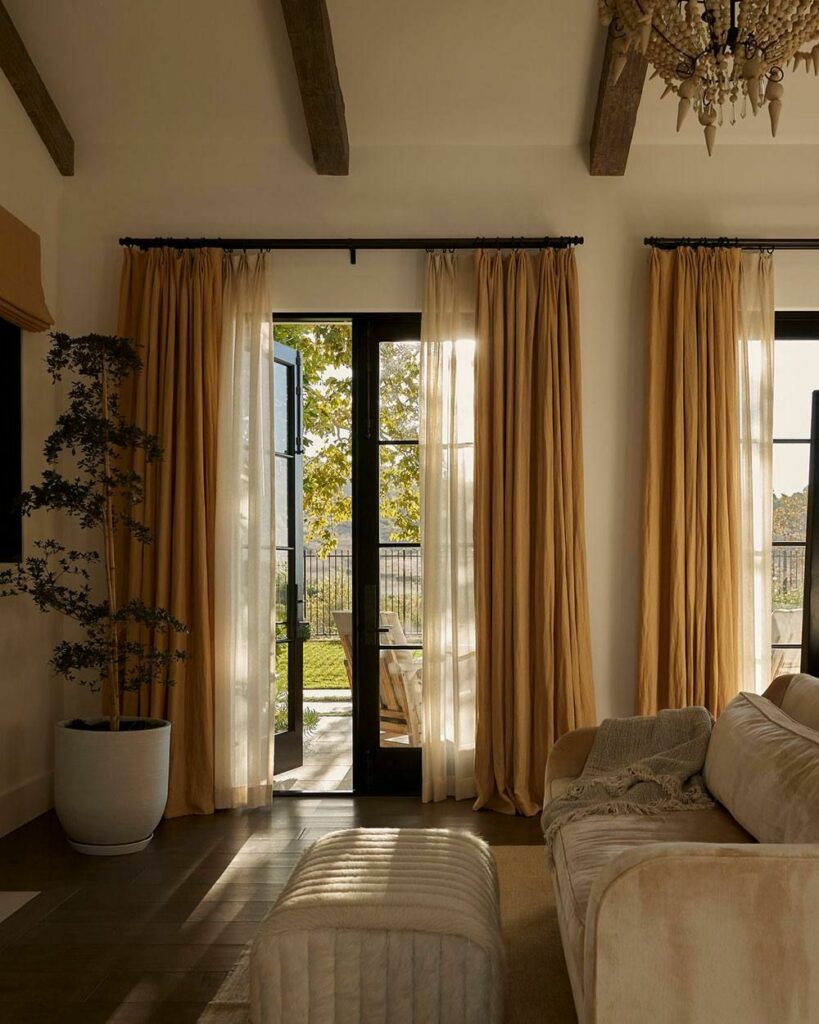 rideaux avec voilage ocre séjour 
